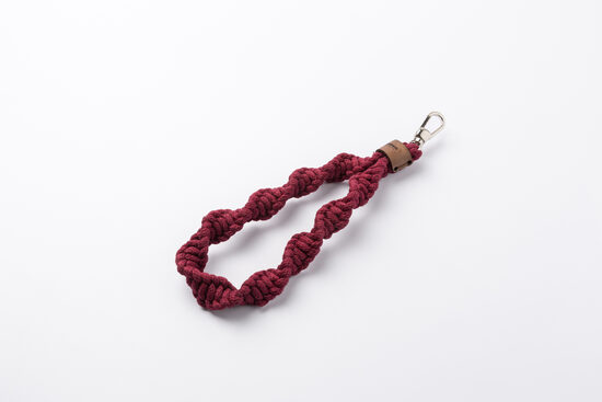 Atslēgu piekariņi ap roku