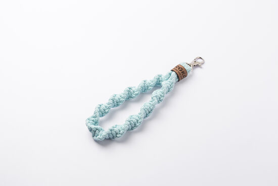 Atslēgu piekariņi ap roku