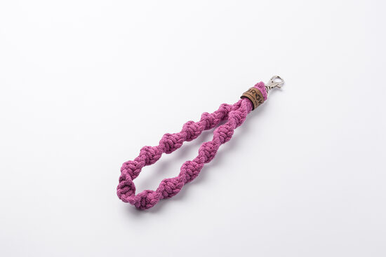 Atslēgu piekariņi ap roku